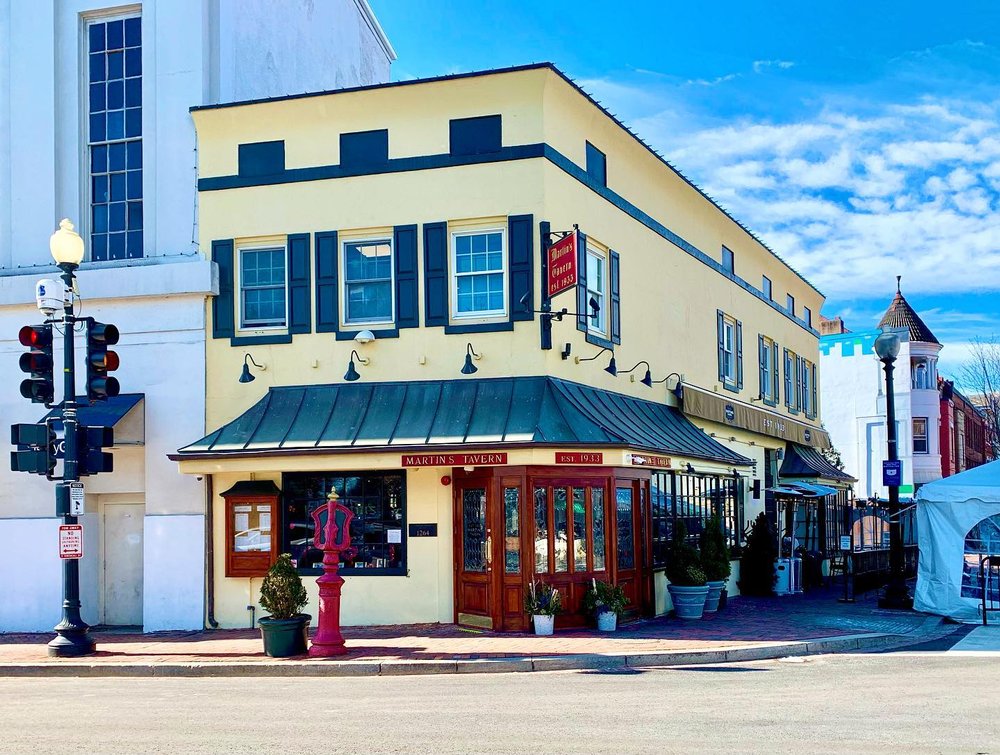 Martin's Tavern, yellow exterior